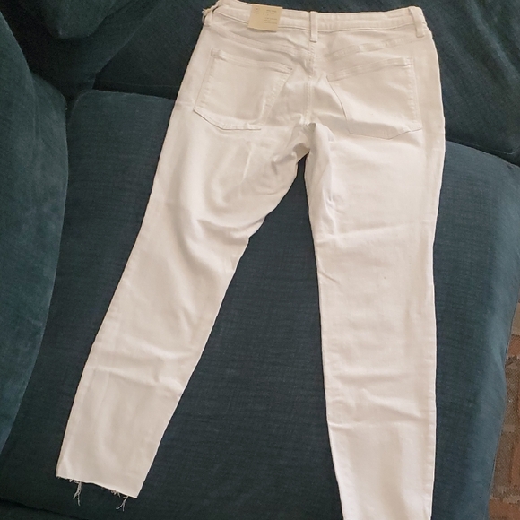 NWT Women's White Distressed Cropped Jeans - Picture 5 of 6